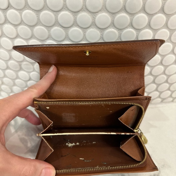 Louis Vuitton Wallet- Authentic - Picture 9 of 9